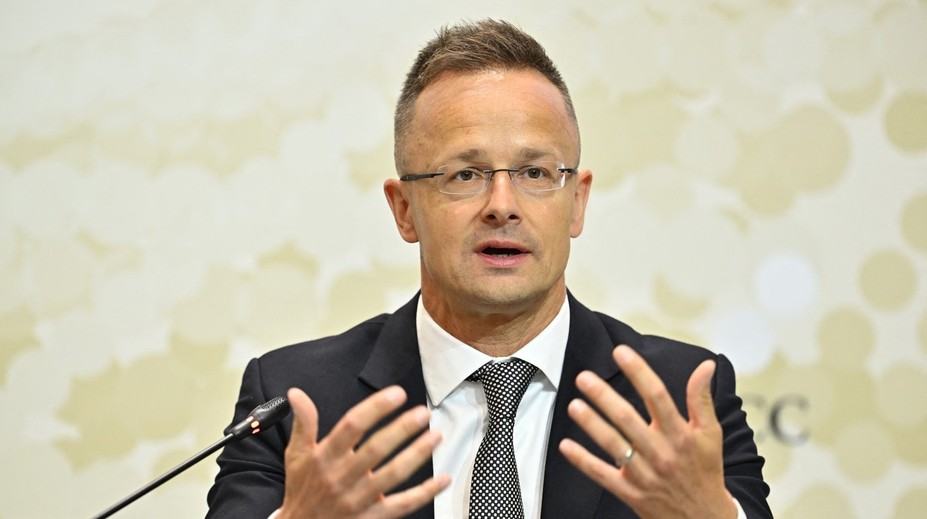 Szijjártó priznal pravidelnú komunikáciu s Lavrovom o EÚ