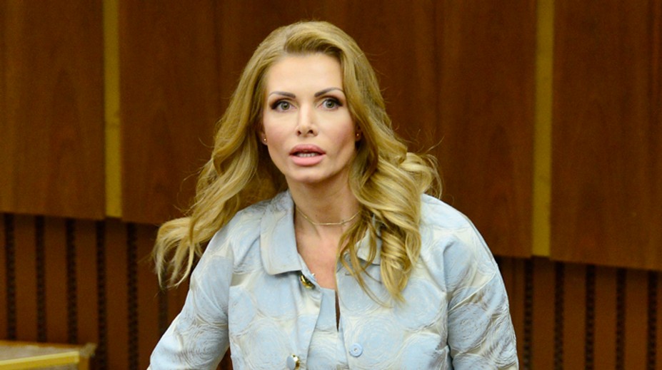 Odborníčka na módu  si posvietila na poslancov. Niektorých poriadne sfúkla