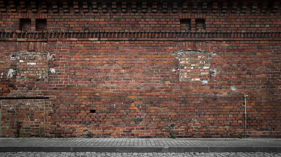V Poľsku omylom zamurovali spiacu bezdomovkyňu
