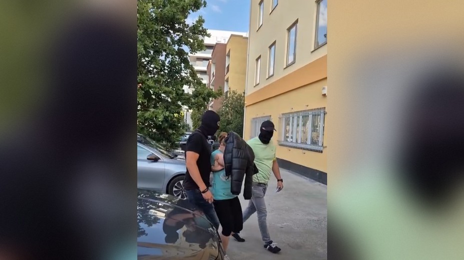 Po hádke mu mala vraziť nôž do hrude. Žena (35) skončila v putách
