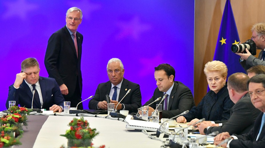 Lídri EÚ schválili prechod do druhej fázy rokovaní o brexite