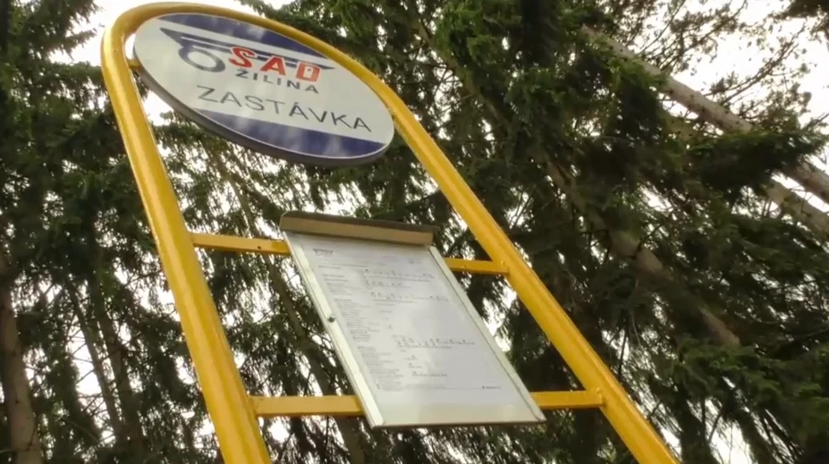 Rarita v Žiline. Vyzerá to ako zastávka, no autobus by ste čakali márne