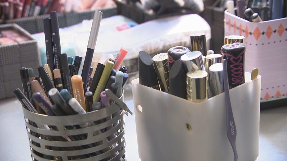 Nebezpečné látky v kozmetike a oblečení končia. Odborníci ich spájajú s rakovinou