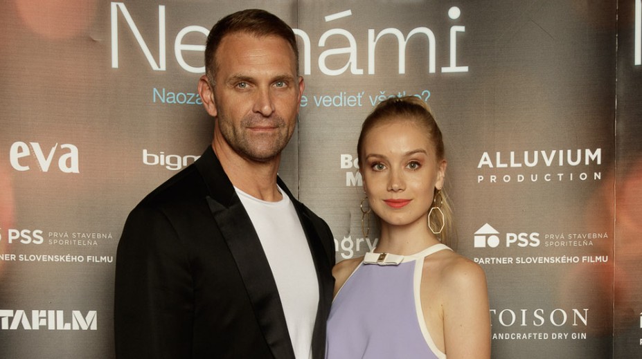 Tomáš Maštalír na premiére s manželkou. Vyzerali prekrásne