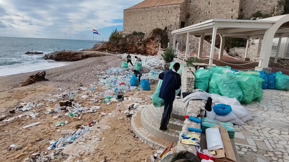 FOTO a VIDEO: Tony odpadu v Chorvátsku. Obľúbené pláže vyzerajú katastroficky