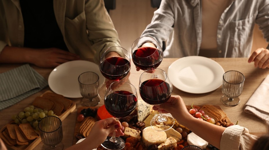 Zvykne vám po vypití alkoholu sčervenať pokožka? Nemali by ste to ignorovať