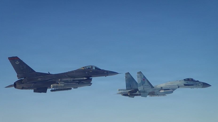 Súboj F-16 a Su-35: Rusi si na mapách vymysleli vlastný postup. Ich pilot tomu zrejme uveril a vletel priamo do pasce