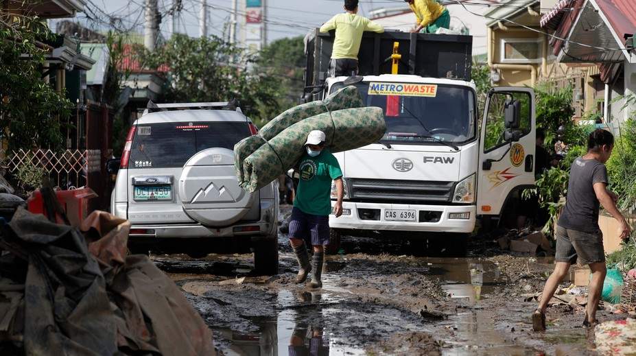 Tohtoročný najsilnejší tajfún zničil desaťtisíce domov a zanechal najmenej 16 obetí