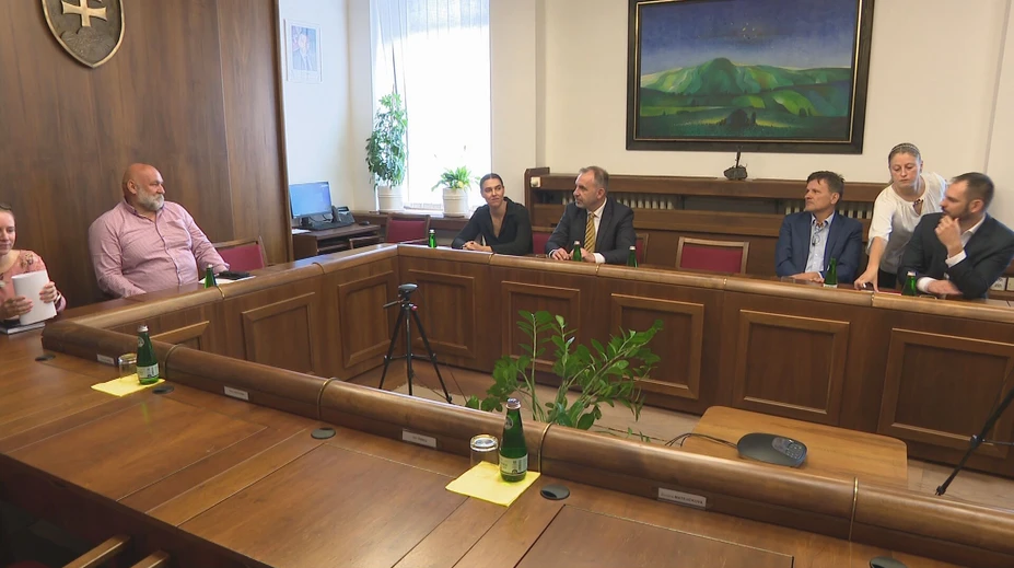 Rozruch okolo energie z Gabčíkova pokračuje. Poslanci koalície opäť neprišli na mimoriadny parlamentný výbor