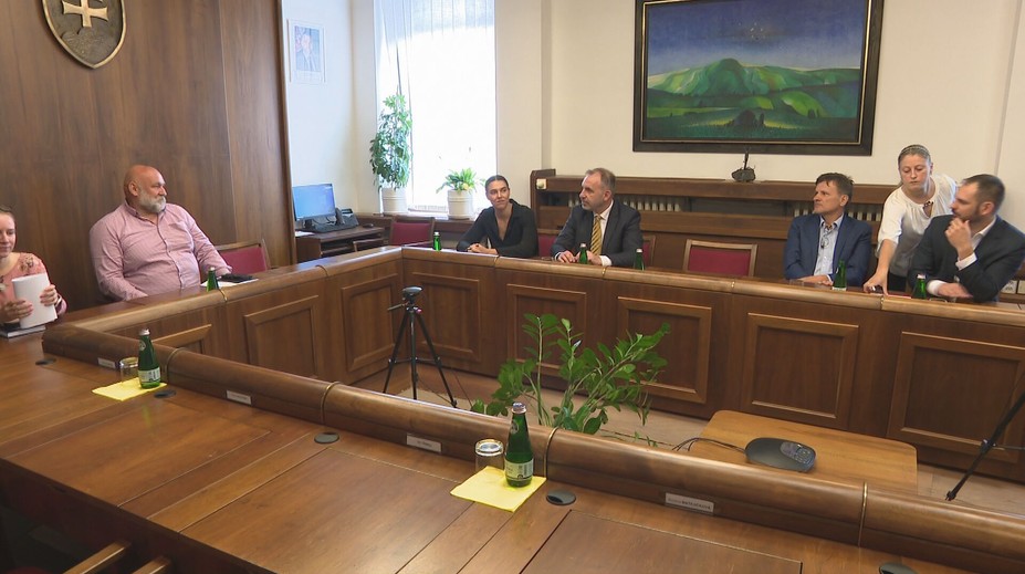 Rozruch okolo energie z Gabčíkova pokračuje. Poslanci koalície opäť neprišli na mimoriadny parlamentný výbor