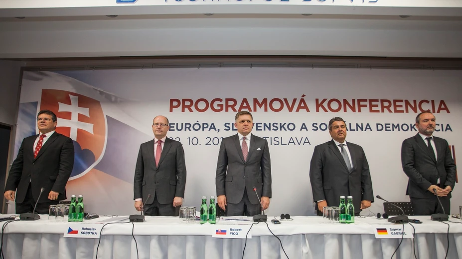 Smer-SD predstavil tézy, ktoré majú zabrániť úpadku strany