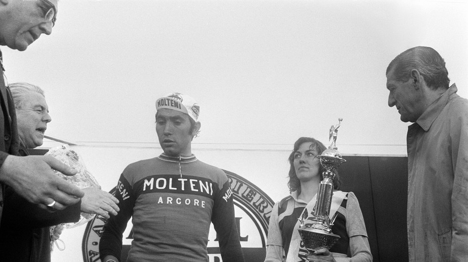 Ikona cyklistiky prežíva veľké trápenie. Eddy Merckx podstúpil viacero operácií a zrejme ho čaká ďalšia