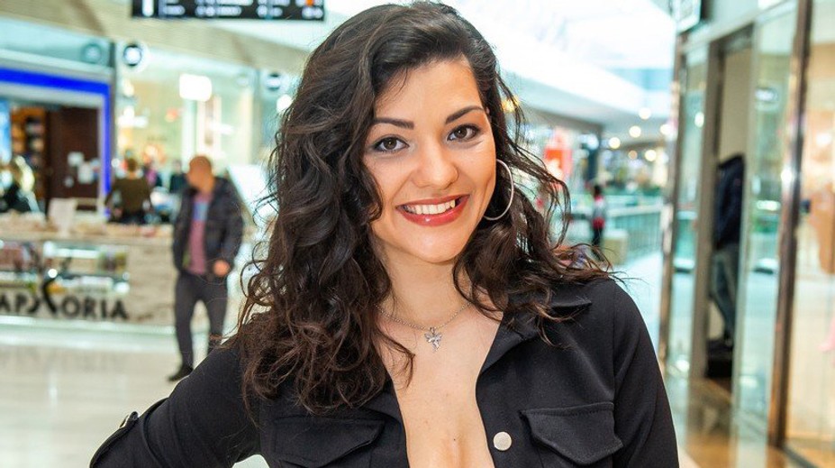 Mamba srší na materskej sexepílom. Ukázala pekelný výstrih