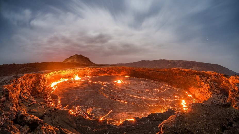 Doslova sa zahrával s ohňom a podarili sa mu úchvatné zábery