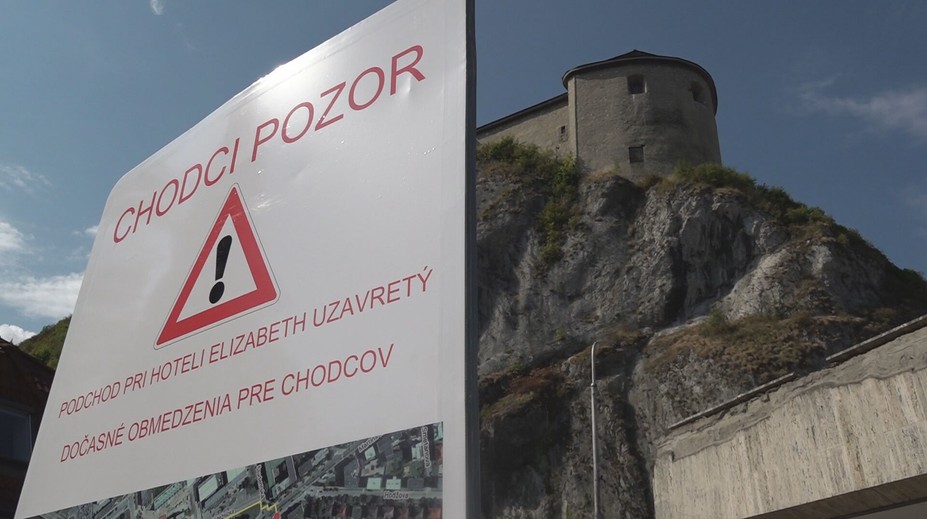 Ak sa chystáte do Trenčína, čaká vás zmena. Do centra sa už zo stanice cez jediný podchod nedostanete