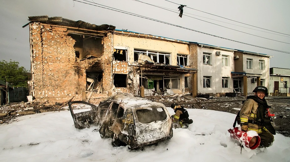 Ruský dron zasiahol ubytovanie a vozidlo Človek v ohrození. Nič nás nezastaví, odkazuje organizácia