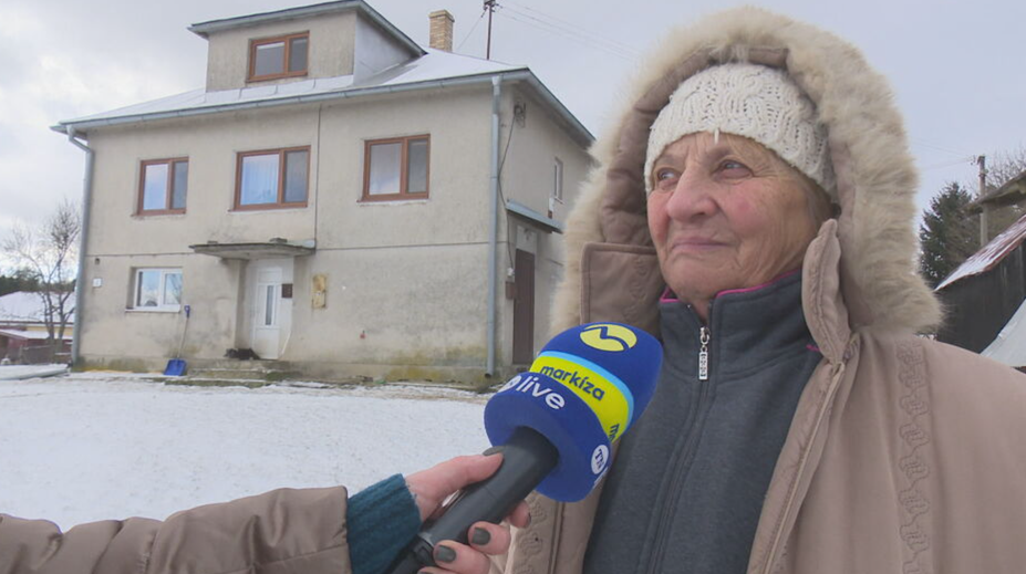 Ich domovy majú skončiť pod vodou. „Nevedela som, že sa tohto dožijem na staré kolená,“ vraví miestna