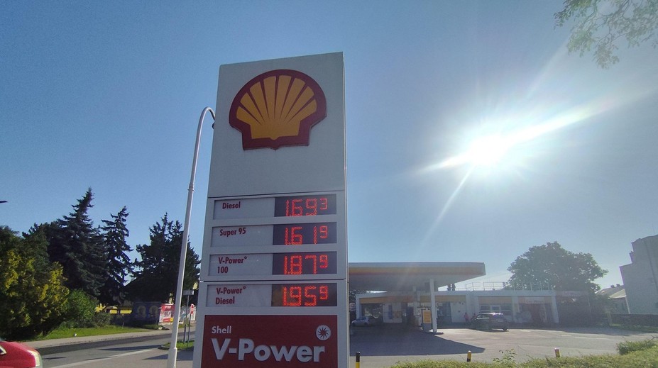 Chcel si na pumpe len vybrať vodu z kufra. O dva týždne dostal účet na 372 eur