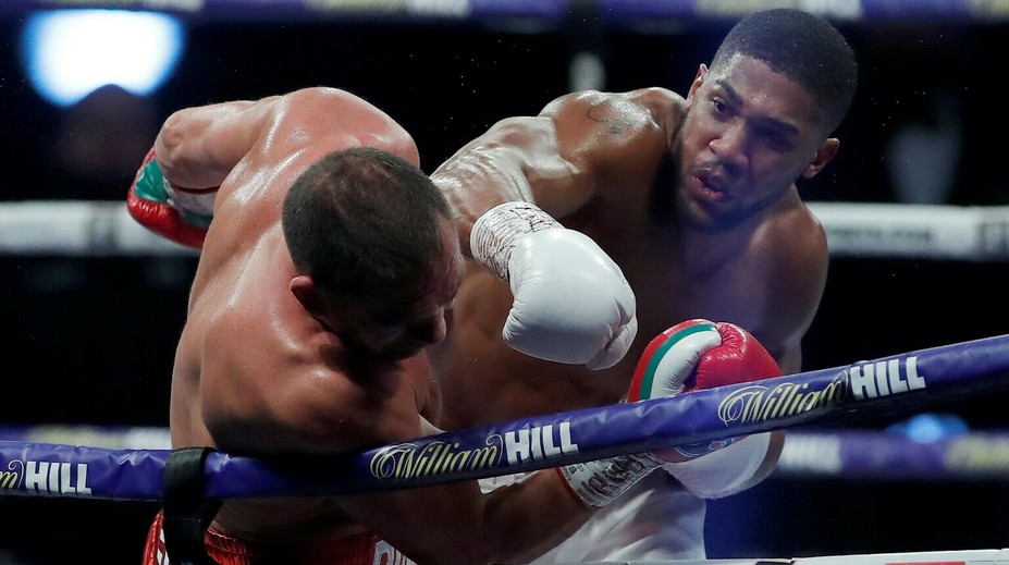 FOTO a VIDEO: Joshua v 9. kole knokautoval Puleva a poslal odkaz Furymu