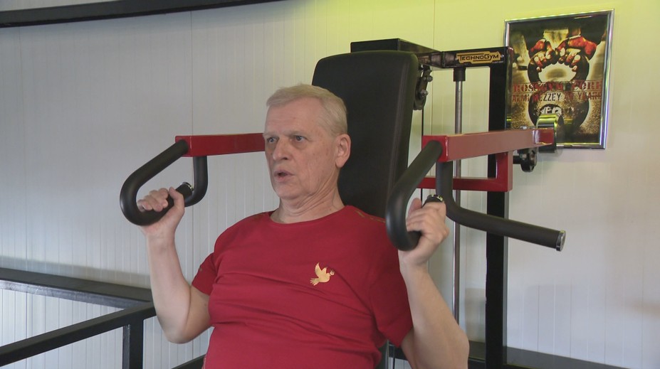 Hrozilo, že už nebude plnohodnotne chodiť. František (74) dnes drie vo fitku a inšpiruje mnohých