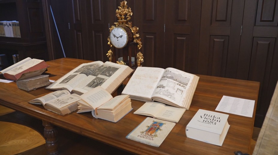 Magická knižnica pri Topoľčanoch pripomína tú z Harryho Pottera. Priviezli do nej prísne strážený poklad