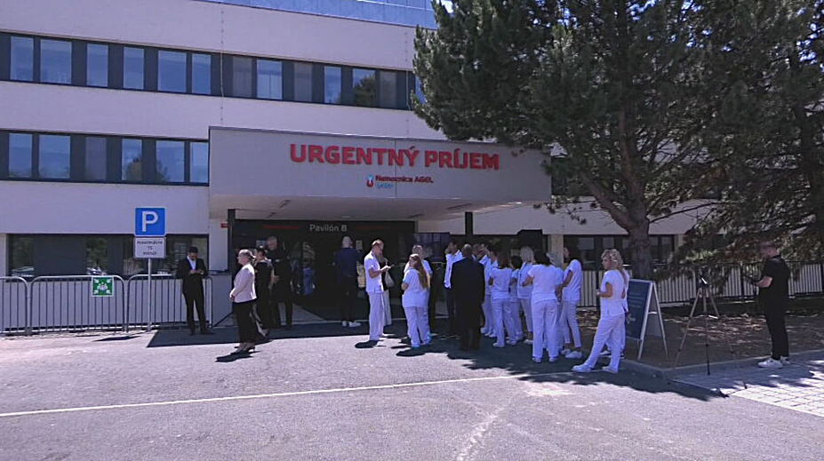 Moderné operačné sály, ambulancie a lôžkové oddelenia. V Leviciach otvorili zrekonštruovanú nemocnicu