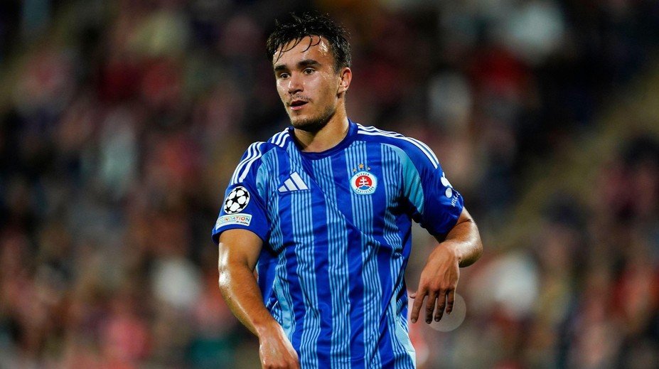 Spáva v stane, Angličania zaňho núkajú veľké peniaze. Ak Slovan prikývne, bude najdrahší v histórii