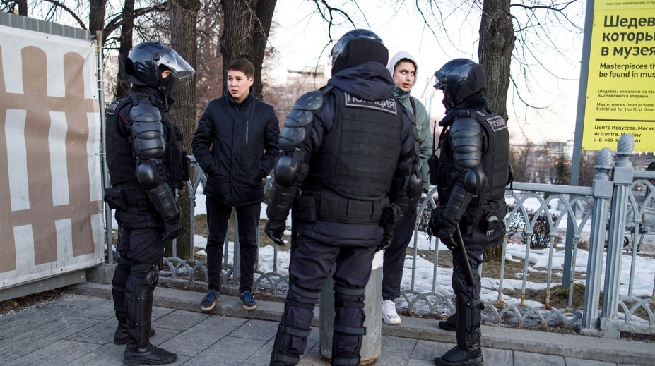 Rusko hrozí účastníkom víkendových protestov proti odstávkam internetu zatýkaním