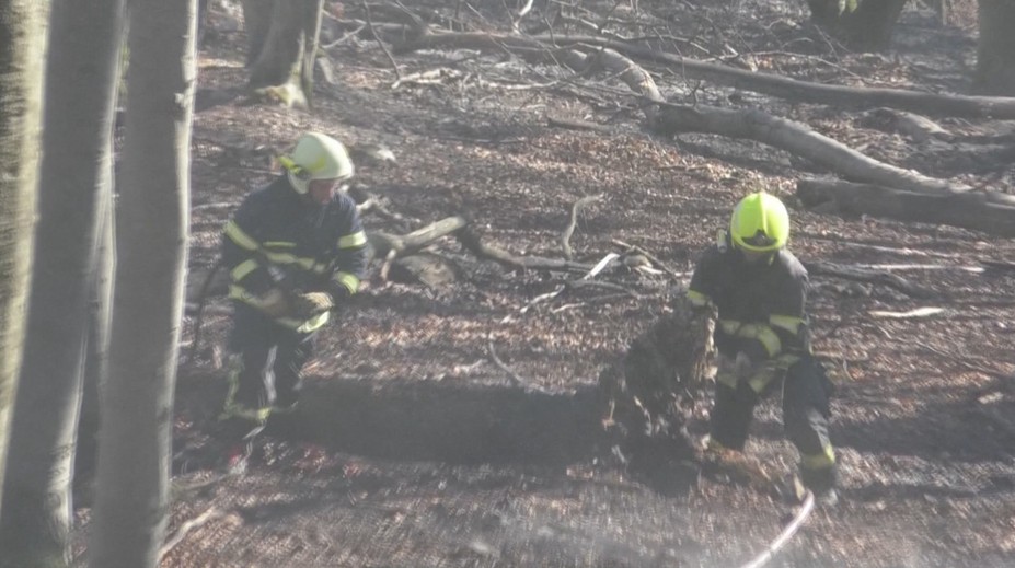 Bojovali s ním desiatky hodín. Hasičom sa podarilo zlikvidovať požiar nad Valaskou Belou