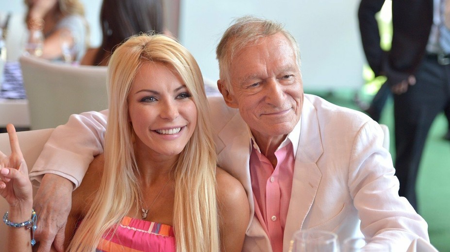 Kto zdedí Hefnerove milióny? Jeho o 60 rokov mladšej vdove ostanú len oči pre plač