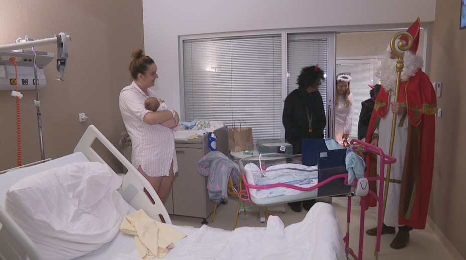 Niekde prišiel autobusom, inde navštívil aj novorodencov. Na cesty po Slovensku vyrazil Mikuláš