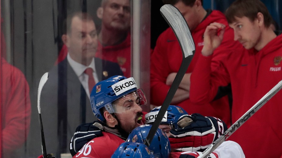 Česi prišli o posilu z NHL. Útočníka vyradil otras mozgu