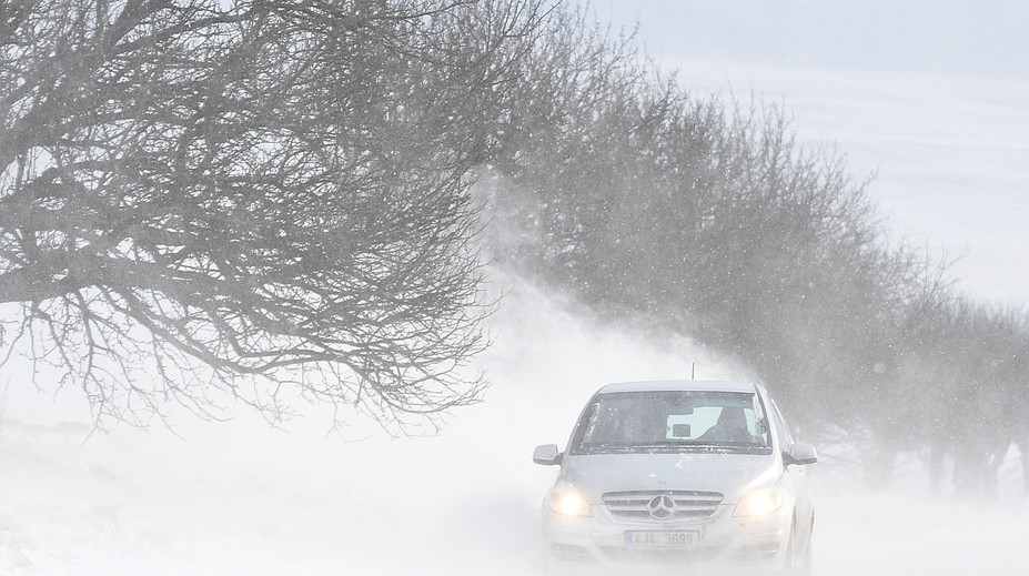 Silný vietor, snehové jazyky či zvýšené lavínové nebezpečenstvo. Pozor si treba dávať na cestách aj na horách