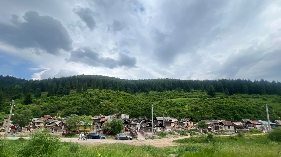 Na východe je nestabilný svah. Presťahovať sa musí všetkých 550 ľudí, varujú geológovia (FOTO)
