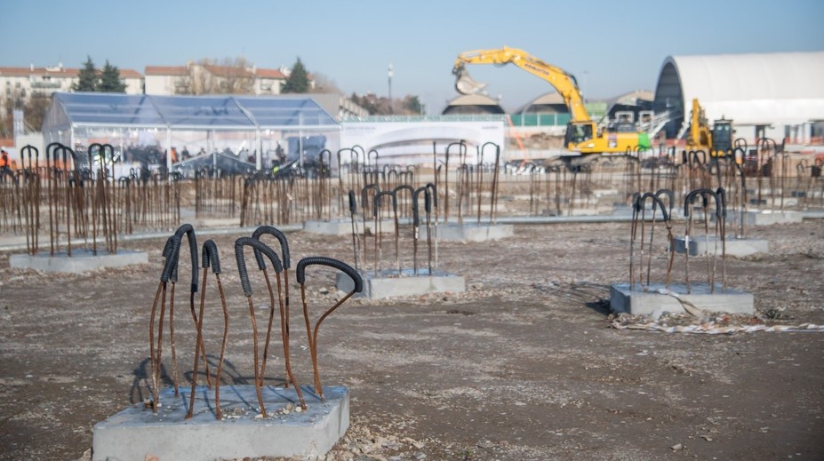 Stihnú to Taliani? Výstavba olympijskej arény mešká. NHL varuje, že hráčov na hry pustiť nemusí