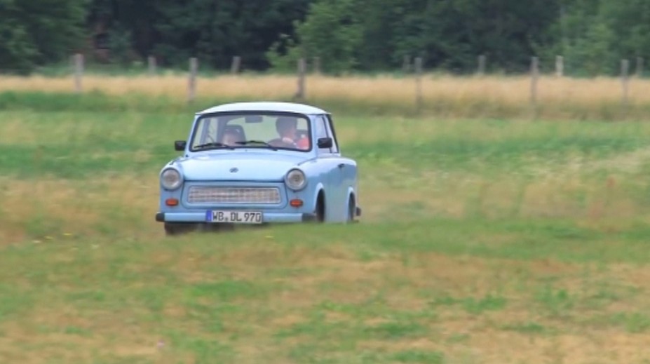 Plastová karoséria a nezabudnuteľný zvuk motora. Trabant má 60 rokov