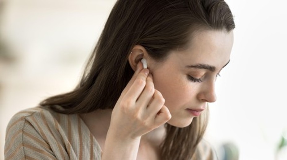 Používate slúchadlá každý deň? Odborníci varujú pred vážnym rizikom
