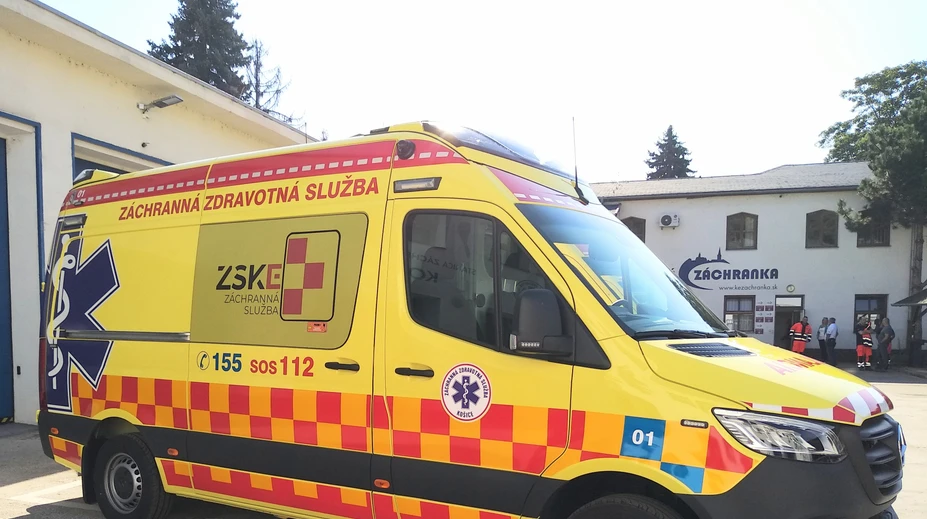 Vodička pri parkovaní v Košiciach zrazila na chodníku dieťa, utrpelo vážne zranenia