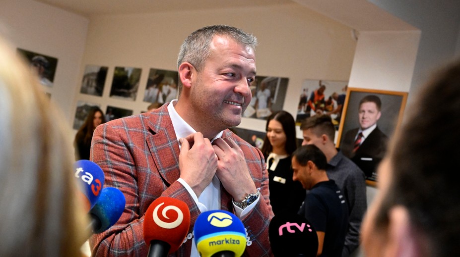 Baška chce ďalej sedieť na dvoch stoličkách. Bude poslancom aj predsedom Trenčianskeho kraja