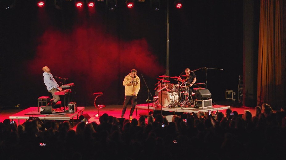 Hrajú bez skúšok a bez plánu: Kapela, ktorá vraj neexistuje, vypredáva koncerty