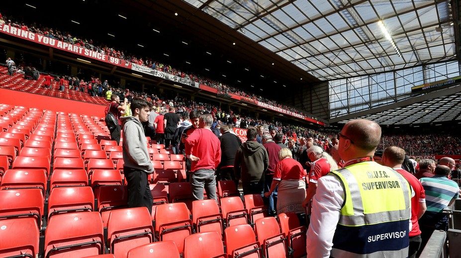 Škandál na Old Trafford! Zápas zrušili kvôli zabudnutej atrape bomby