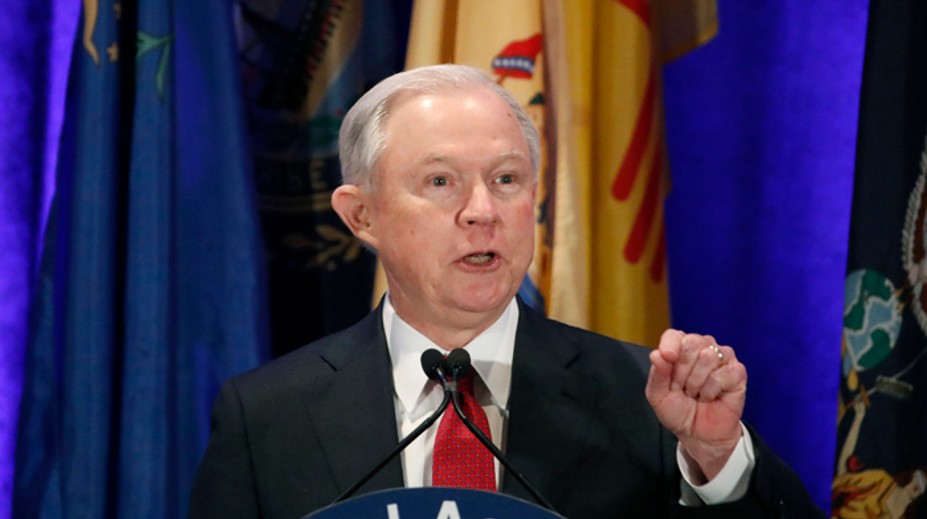 Sessions nebude dohliadať na vyšetrovanie súvisiace s Trumpovou kampaňou