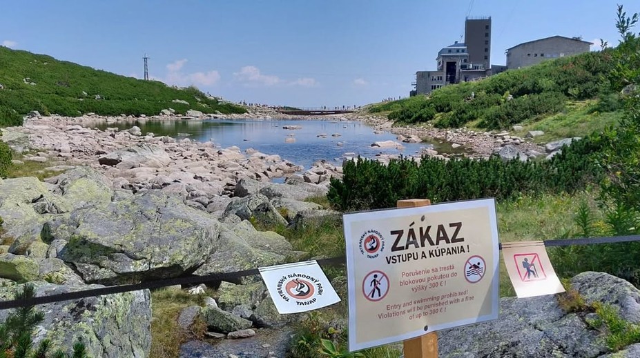 Tatry pritvrdzujú voči kúpaniu sa v plesách. Kontroly budú denné, pokuty tisícové