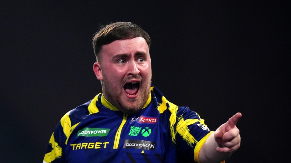 Jeho hviezda žiari naplno. Luke Littler podpísal najlukratívnejšiu zmluvu v histórii šípok