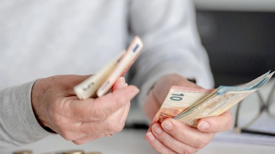 Dobrá správa pre desaťtisíce dôchodcov. Prídu im vyššie penzie a aj doplatok