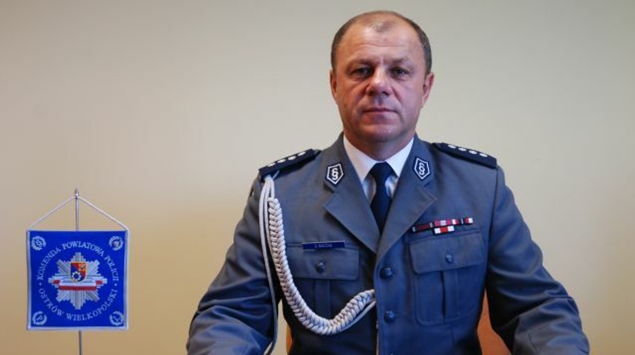 Mal rozbitú hlavu, bol opitý a bez topánok. Vroclavský policajný šéf asi rezignuje