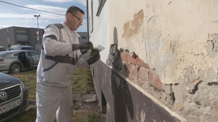 Zostali prekvapení, ako lacno sa to dá. Dolný Kubín si s rekonštrukciou bytov poradil po svojom