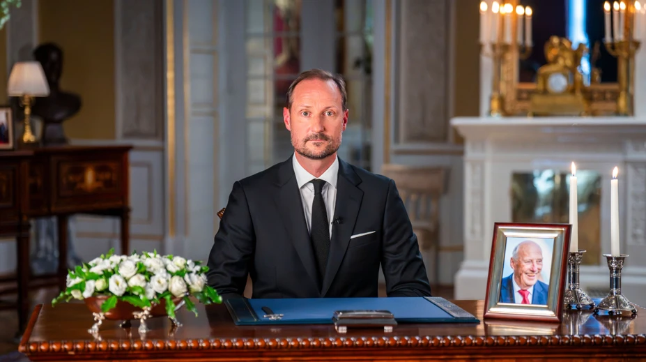 „Teraz je rad na mne.“ Nový nórsky kráľ prehovoril k národu, pri slovách o rodičoch zadržiaval slzy