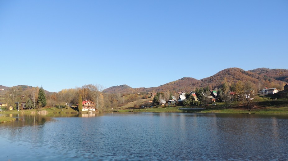 Koniec nefunkčným výpustom a nánosom bahna. Tajch v Novej Bani začali rekonštruovať