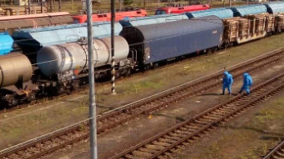 Na železničnej stanici v Štúrove unikla z vozňa nebezpečná žieravina